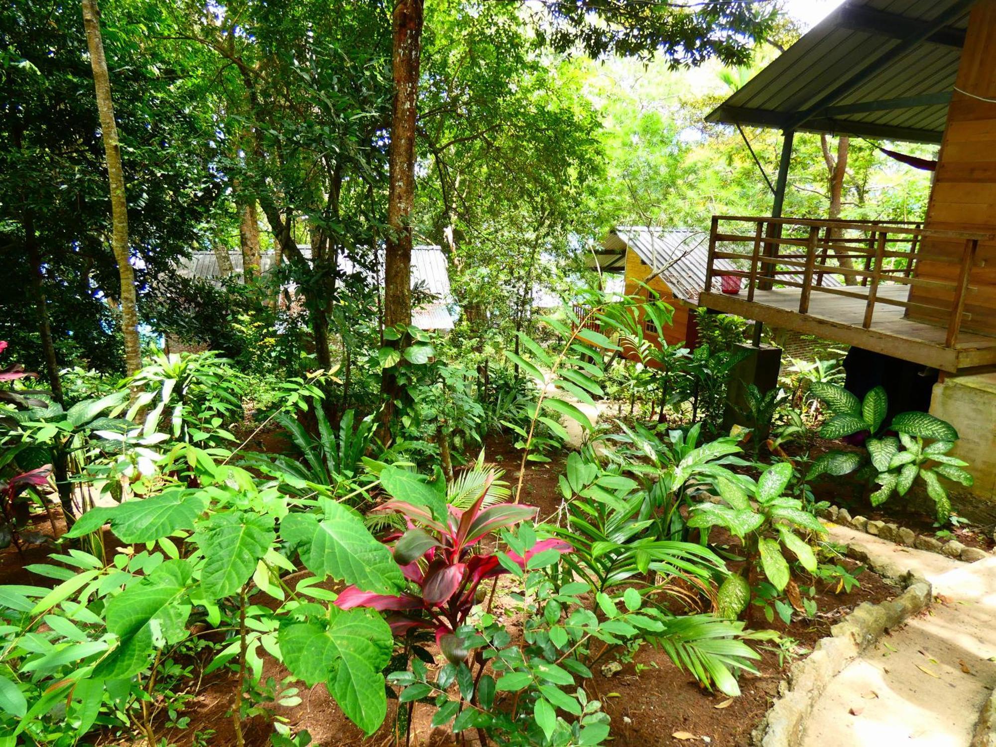 Santi Garden Bungalows Iboih Екстер'єр фото